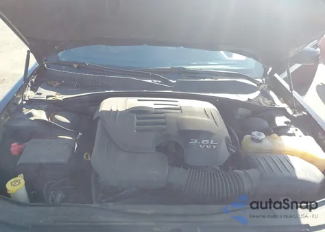 2013 Chrysler 300 Motown from USA, damaged, VIN 2C3CCAAG1DH589989